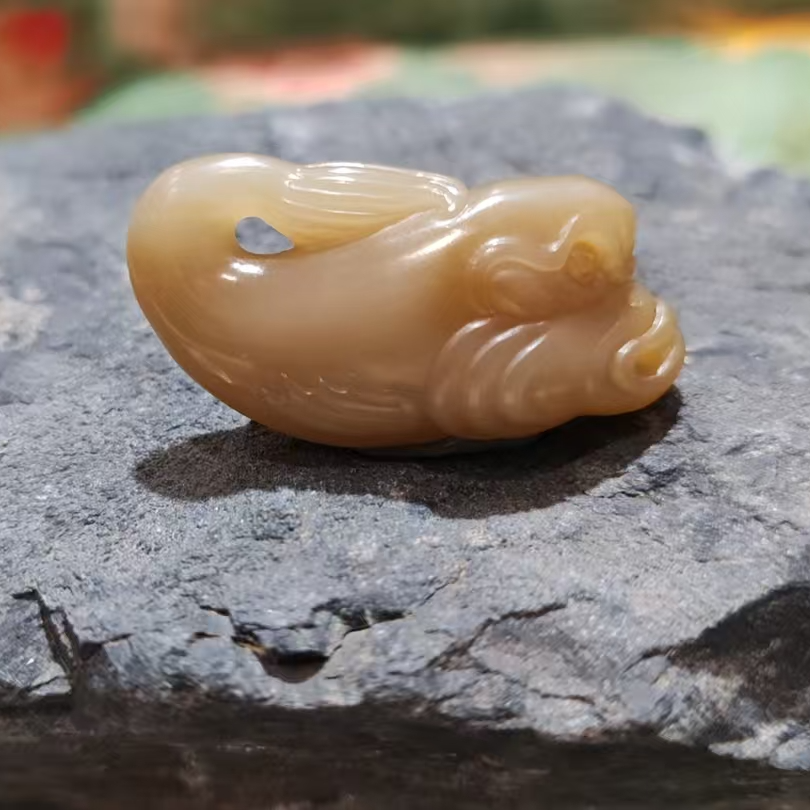 RX2113和田玉且末糖料年年有余招财挂件