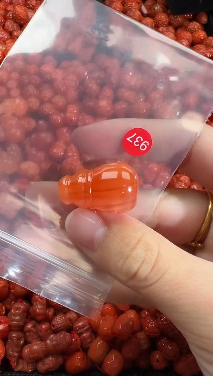 颈饰未镶嵌南红玛瑙1