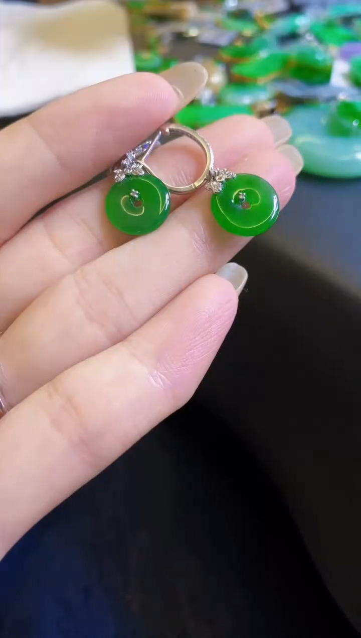 【闪购商品】翡翠颈饰18K金镶嵌耳饰