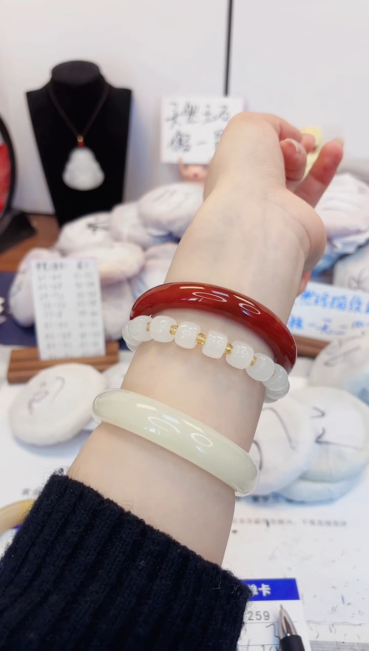 【闪购商品】石英质玉手镯未镶嵌259-玛瑙60圈口