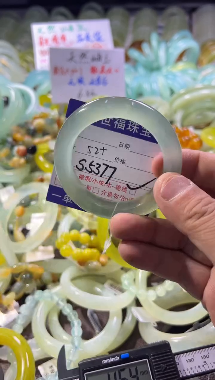 未镶嵌蛇纹石玉手镯1