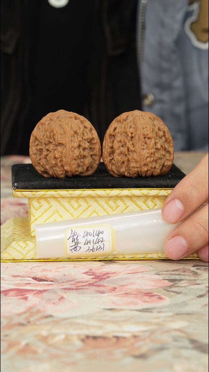 【闪购商品】文玩核桃把件赵喜满南将石