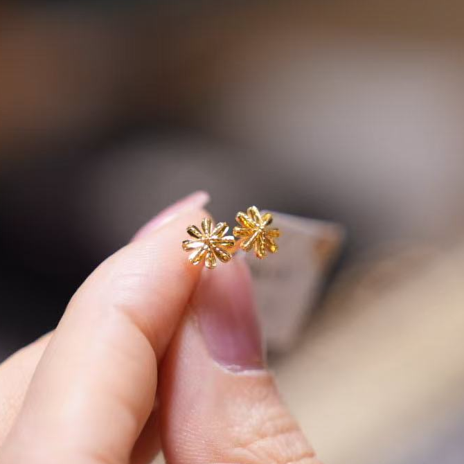 【巧玲专属】足金999雪花弯钩耳钉 经典时尚百搭 1.38