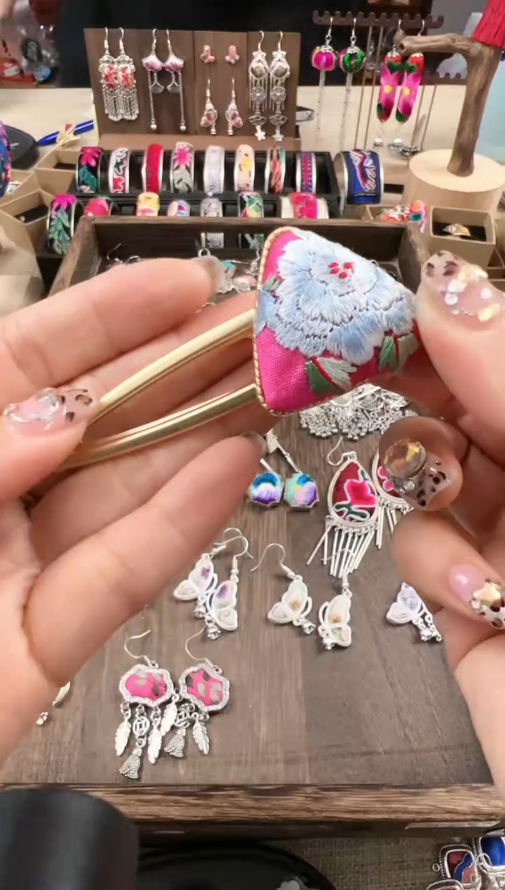 【闪购商品】织绣民族风老绣饰品224