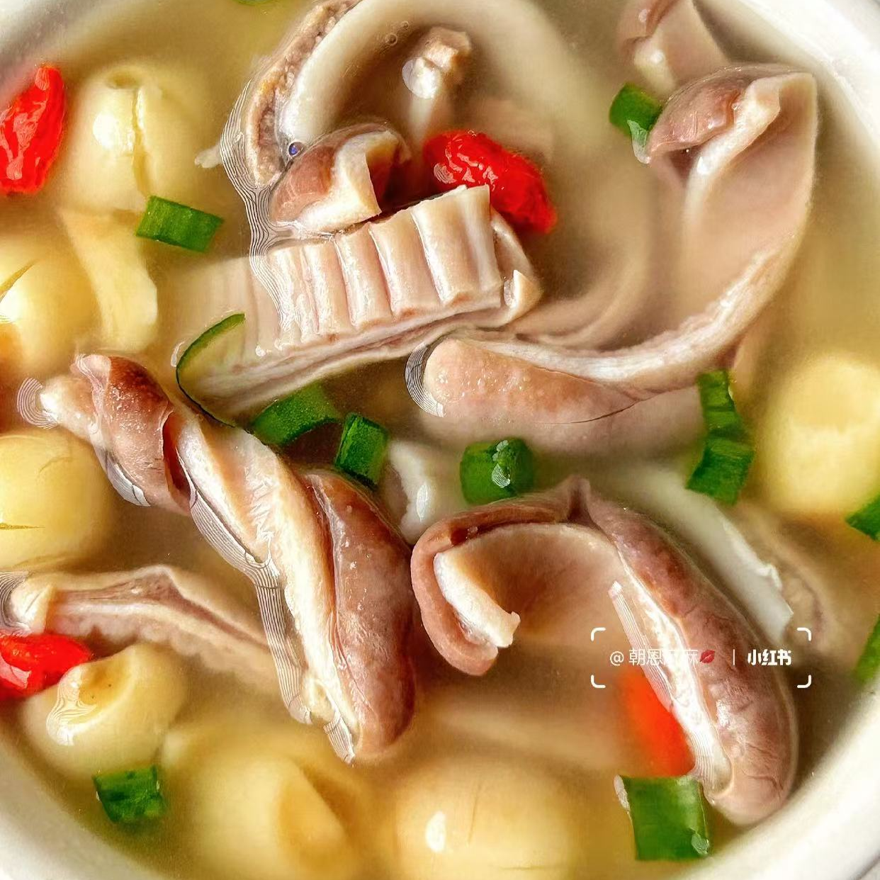 猪肚莲子汤(约350g—400g)