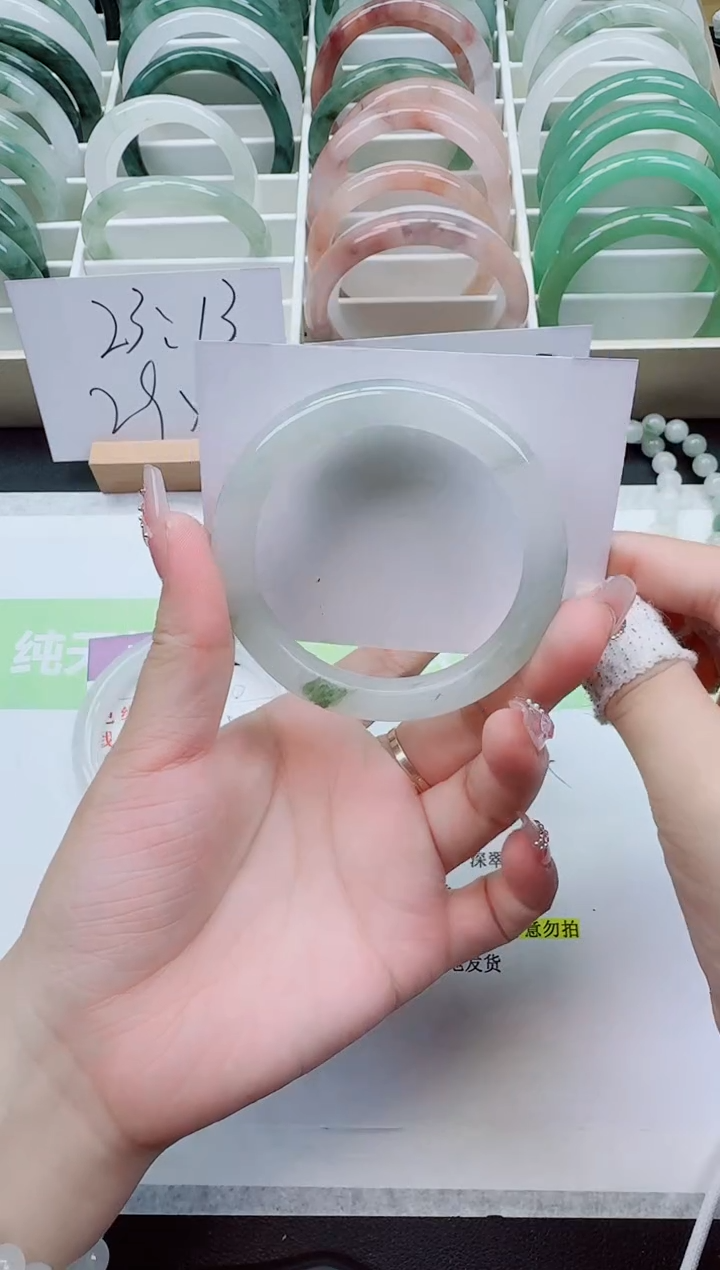 【闪购商品】石英质玉手镯未镶嵌211/55-56圈