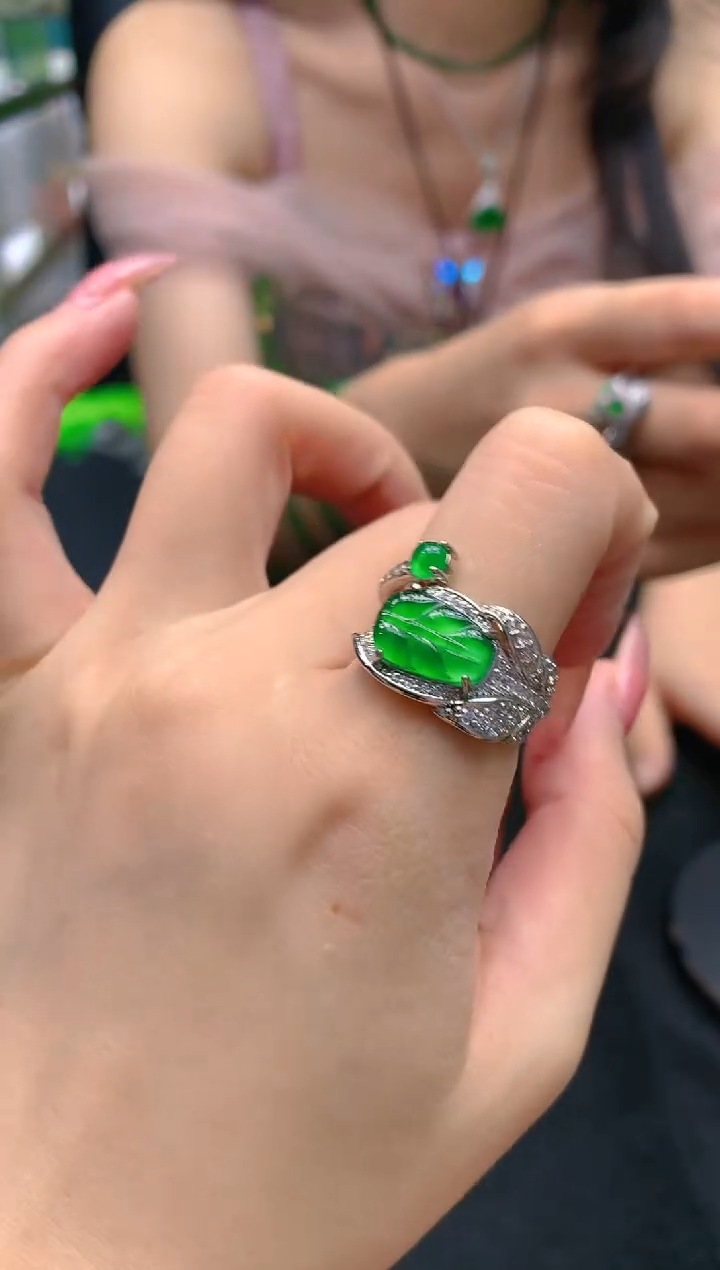 翡翠未镶嵌颈饰天然A货翡翠