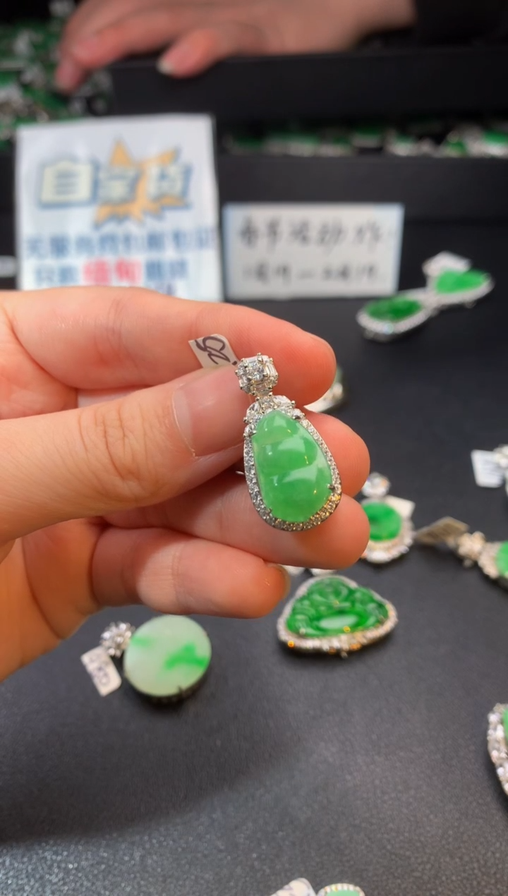 【闪购商品】翡翠颈饰银S925镶嵌翡翠