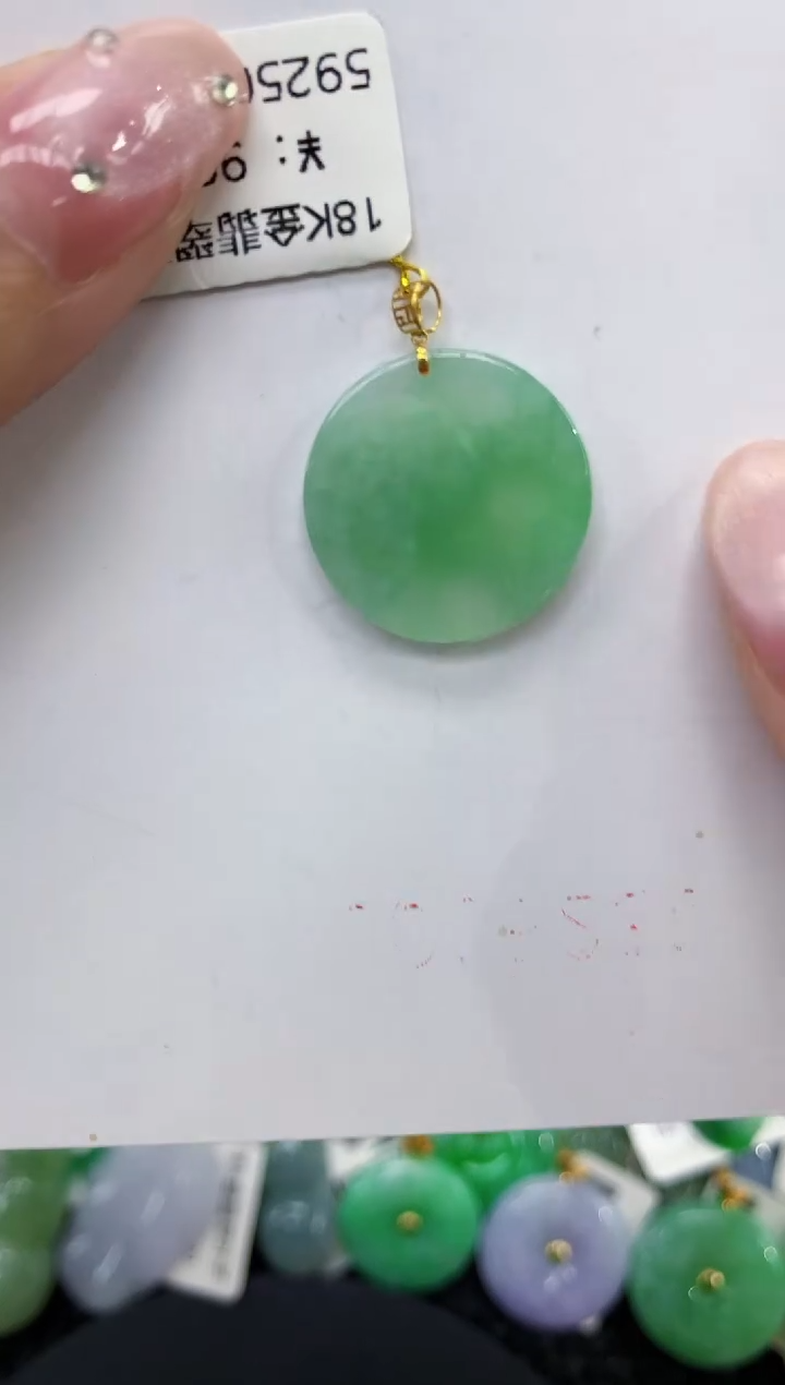 翡翠18K金镶嵌颈饰1111111111