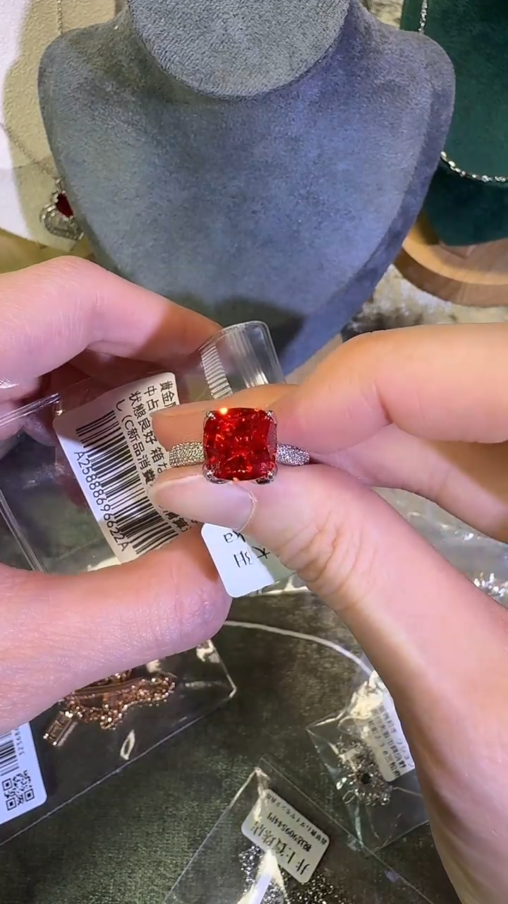 无925银3**7时尚饰品如图所示