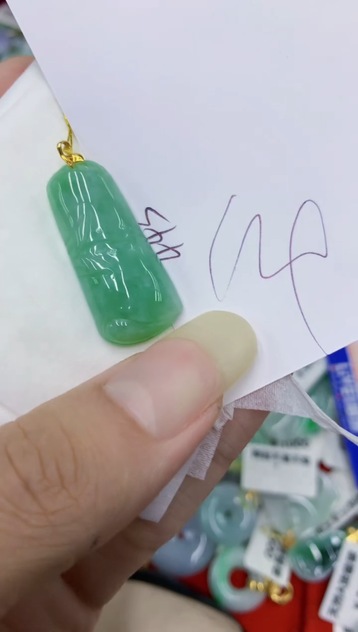 翡翠18K金镶嵌颈饰111111111111