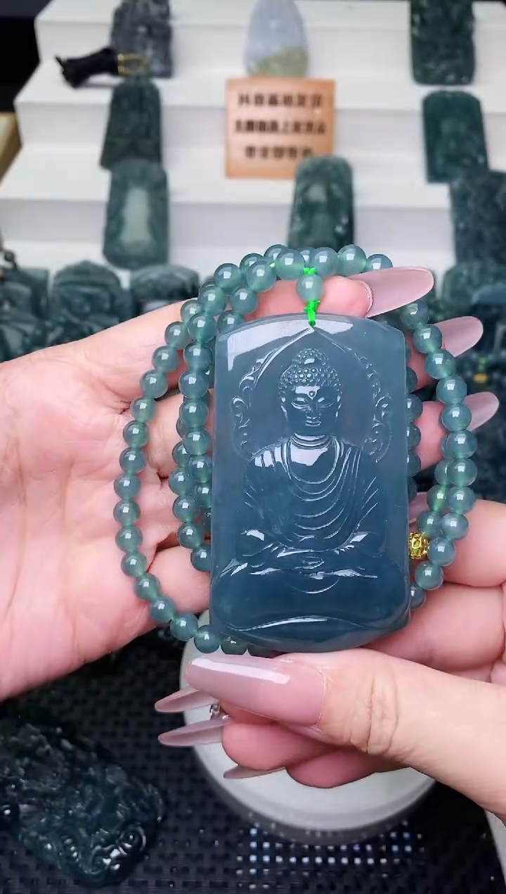 颈饰未镶嵌翡翠 