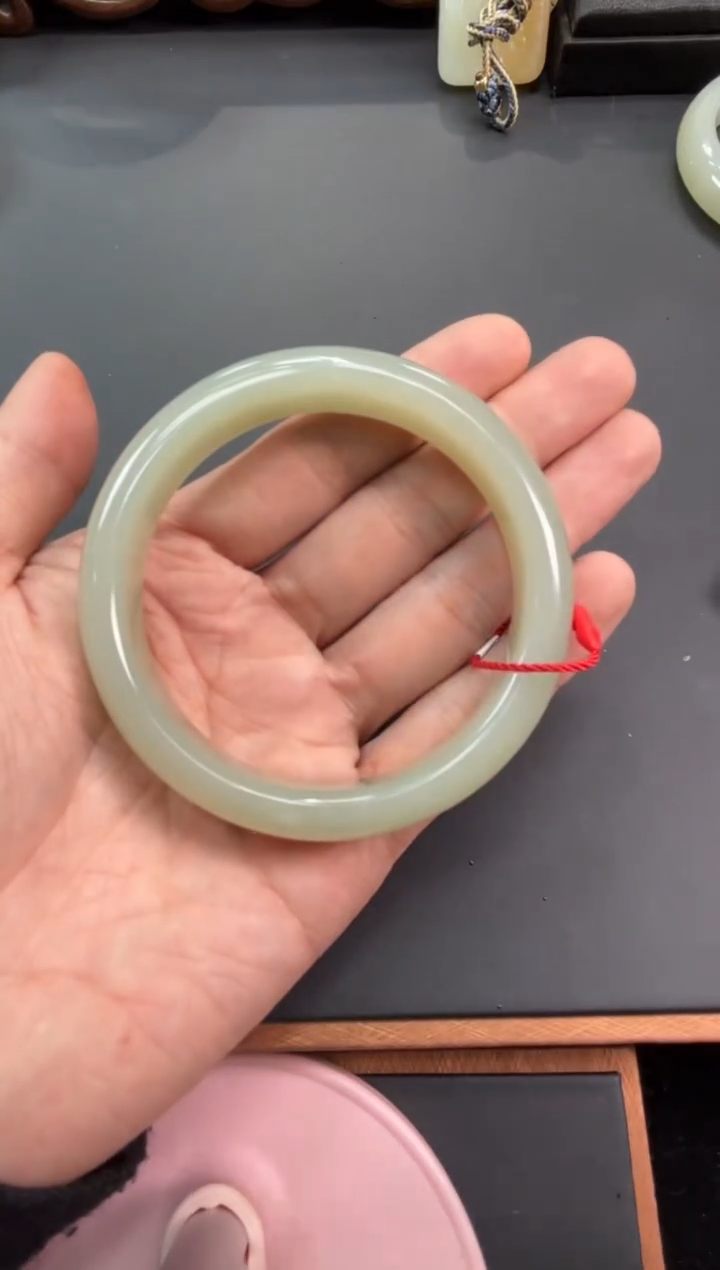 【闪购商品】和田玉手镯未镶嵌且末微色差近矿62