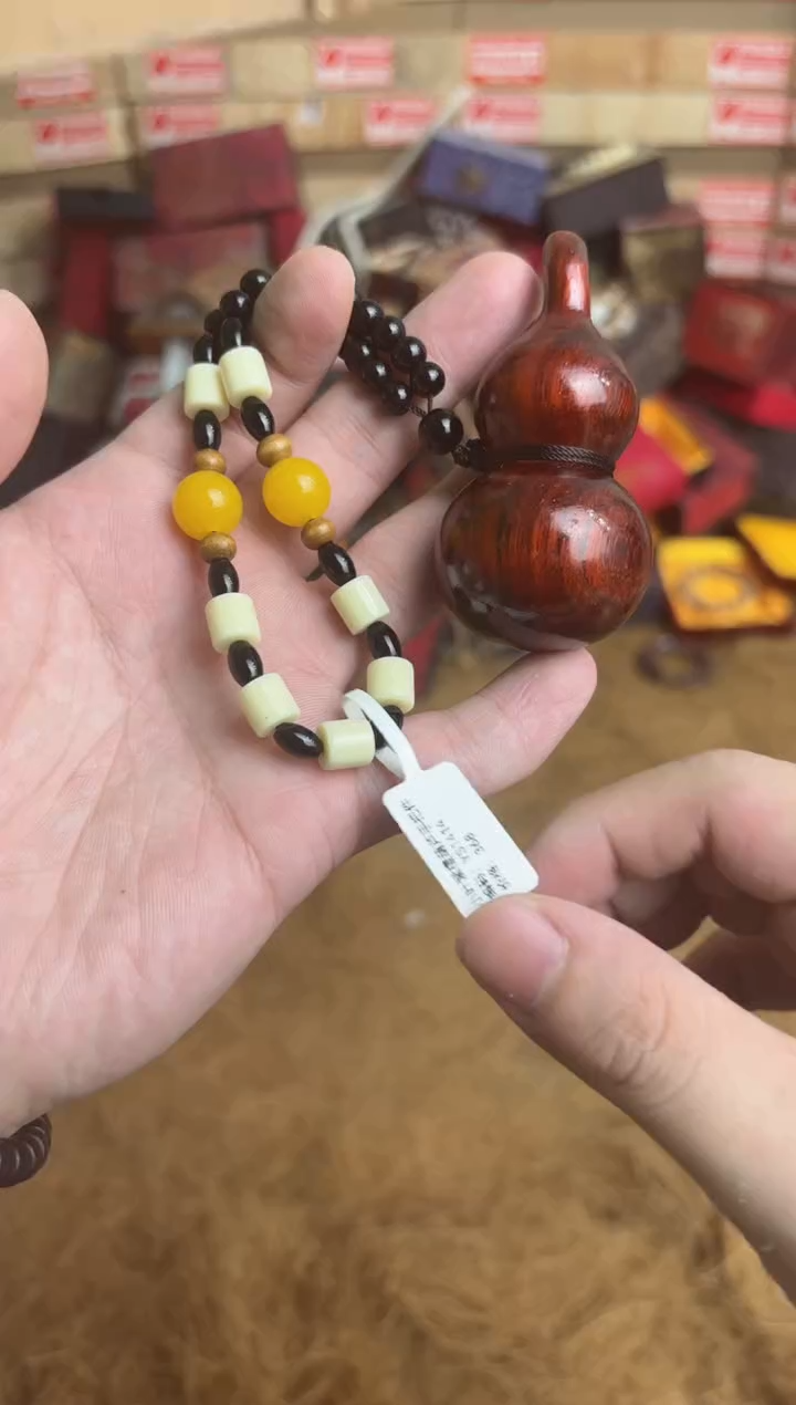 一铭文玩木作类材质手串无礼盒