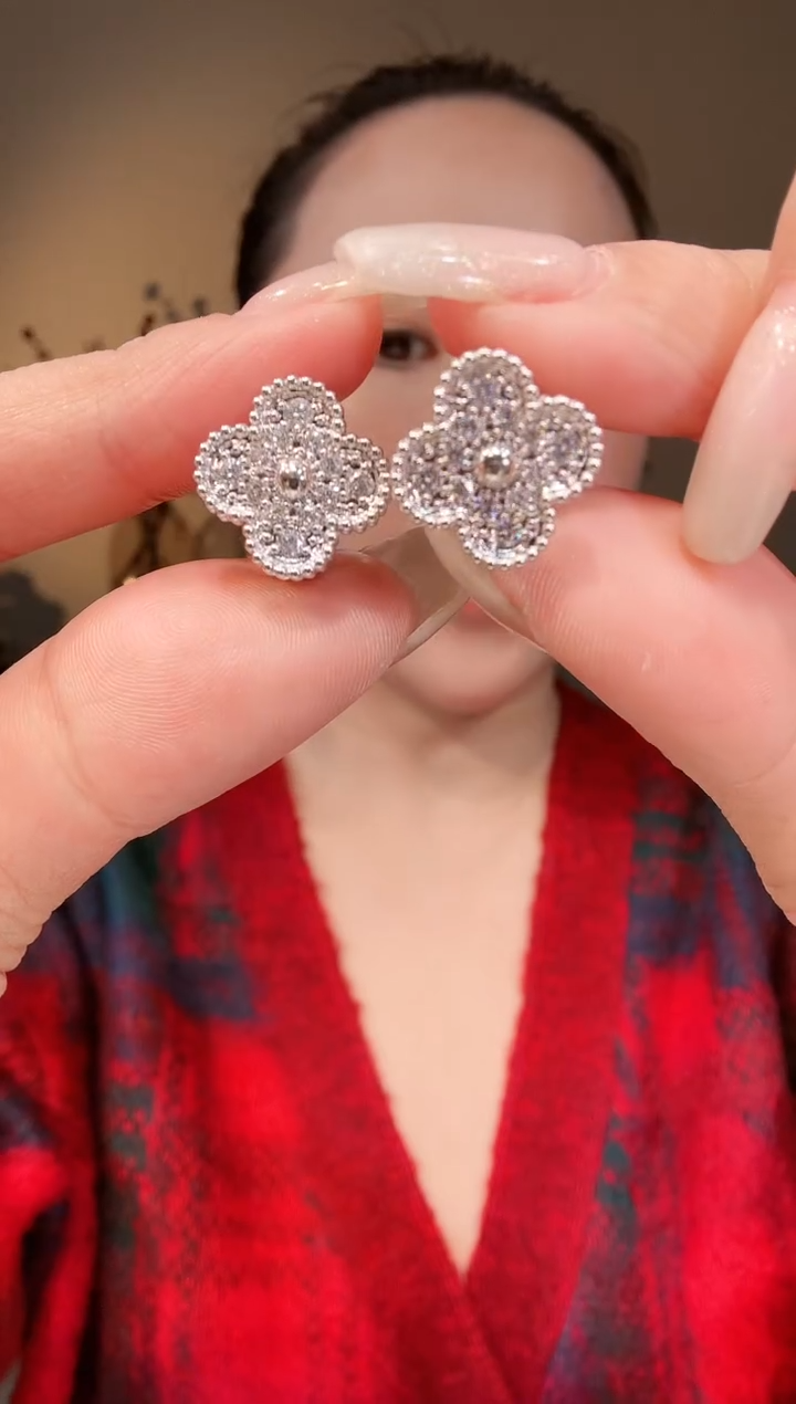 【闪购商品】钻石耳扣18K金镶嵌满钻四叶草耳扣