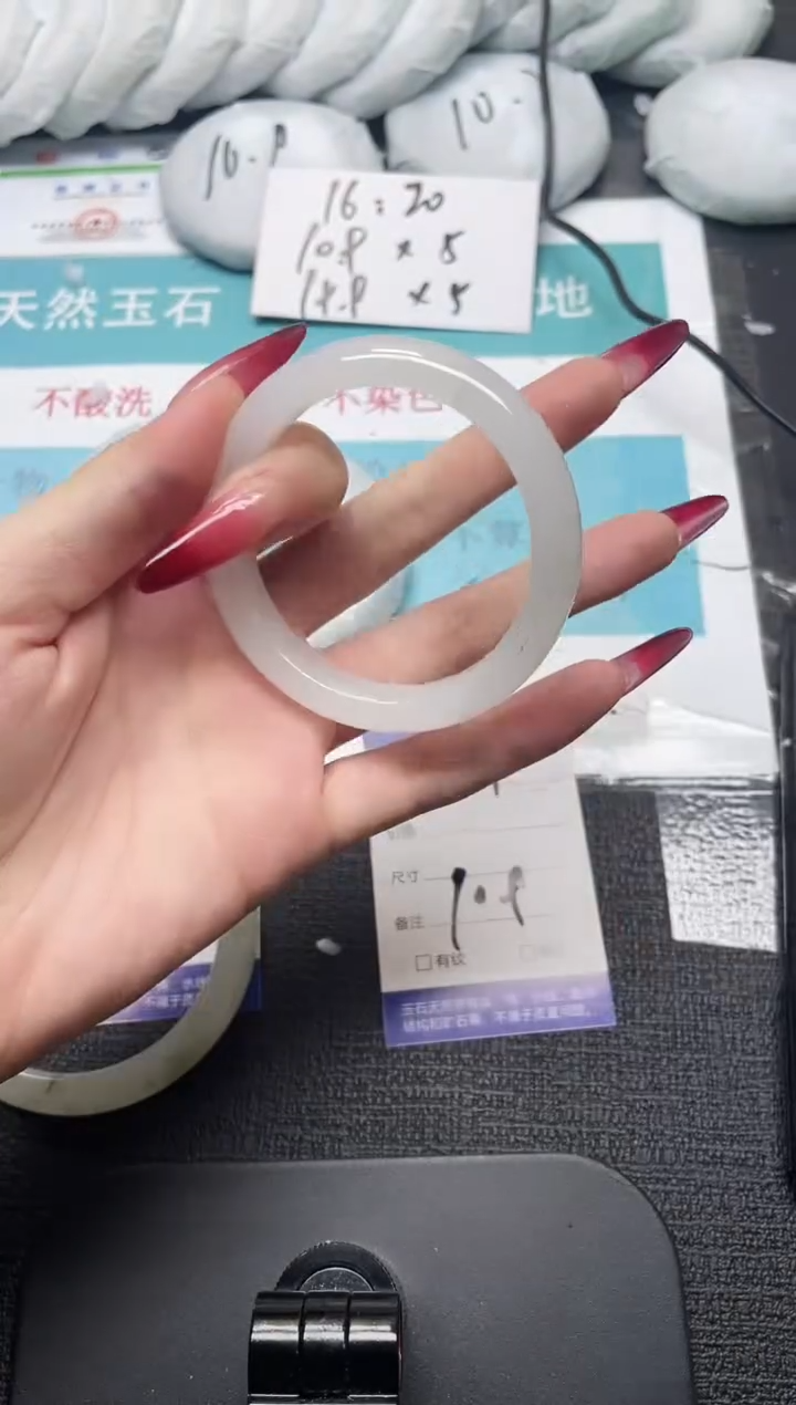 未镶嵌手镯石英质玉159-52