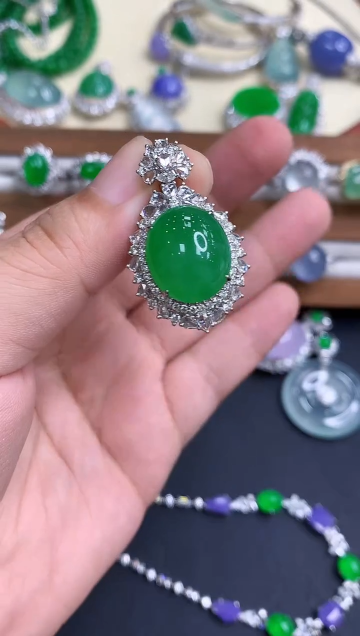 颈饰18K金镶嵌翡翠647-中国好珍宝