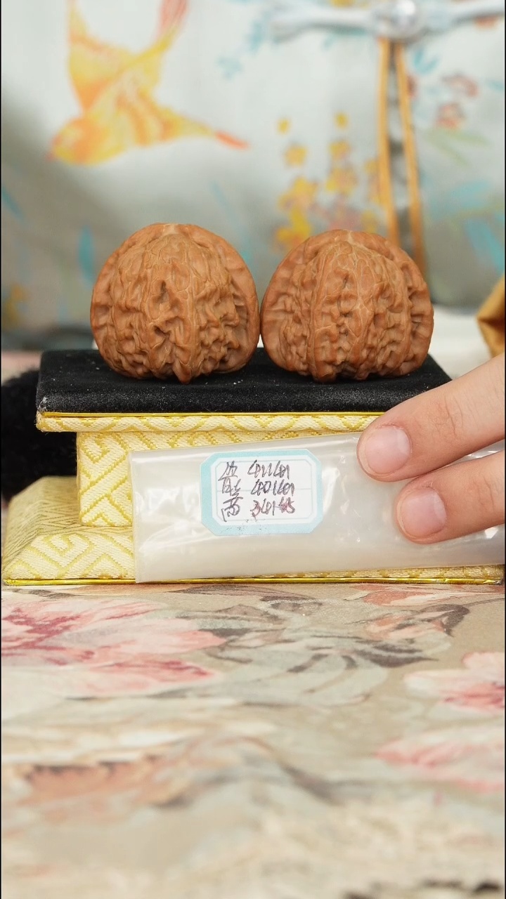 【闪购商品】文玩核桃把件白狮子