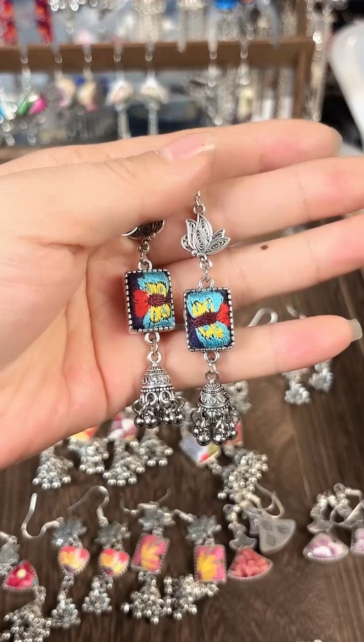 f****。彩云南阁非遗老绣饰品646