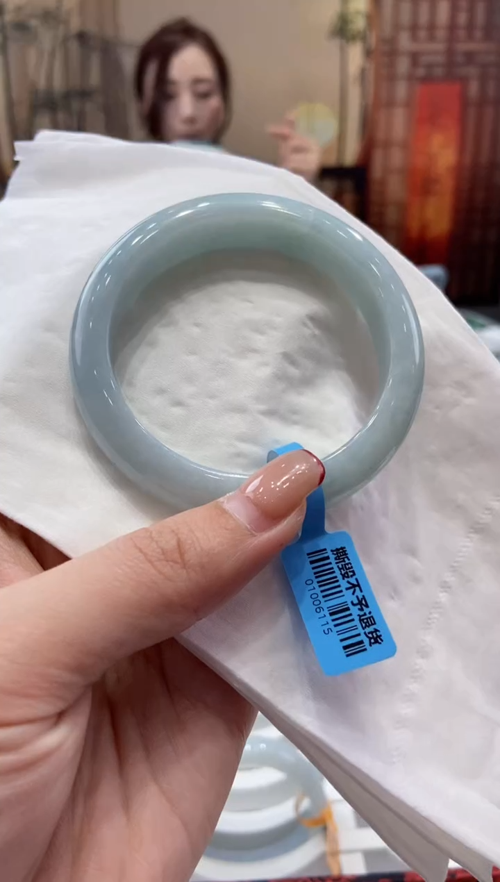 【闪购商品】翡翠手镯未镶嵌00007701