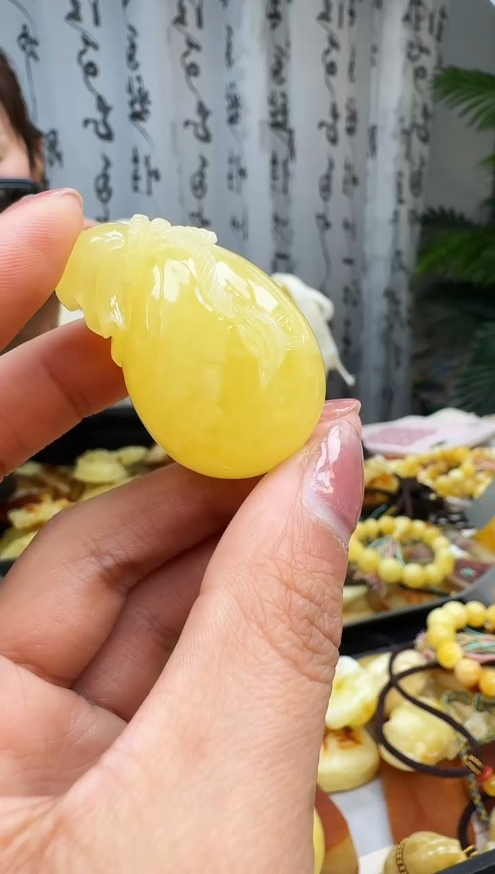 【闪购商品】琥珀裸石未镶嵌挂坠