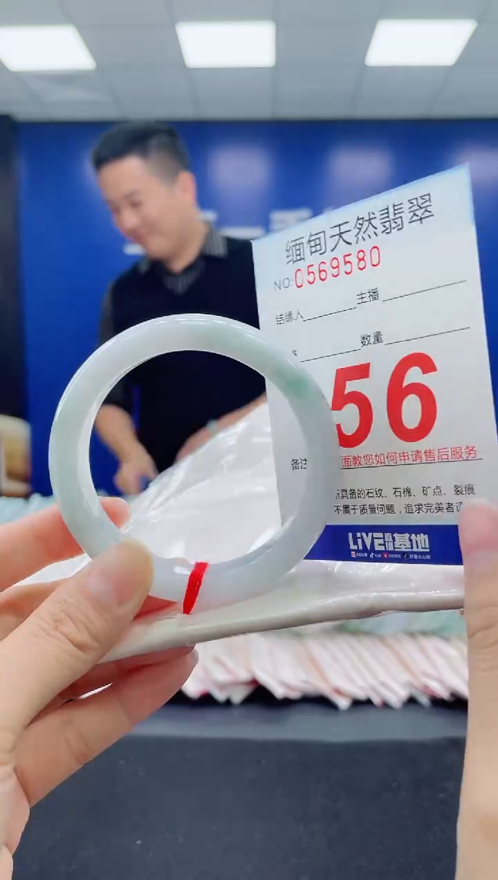 未镶嵌手镯翡翠天然翡翠手镯