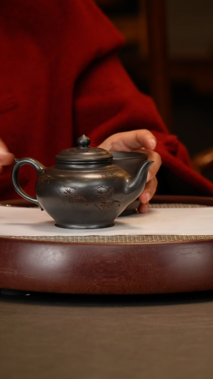 【闪购商品】紫砂茶壶【惠海勤】龙潭乌泥笑樱  260CC