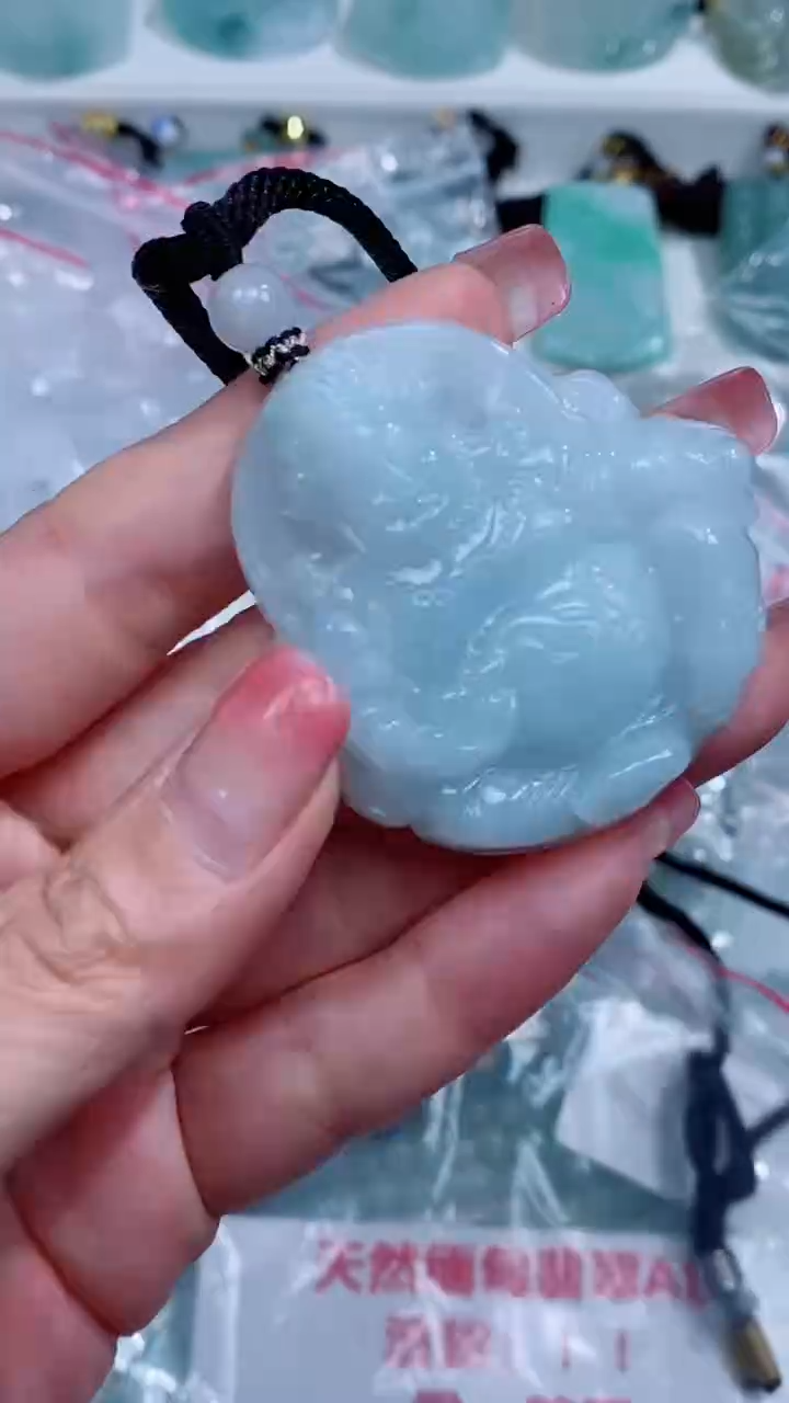 翡翠未镶嵌颈饰吊坠