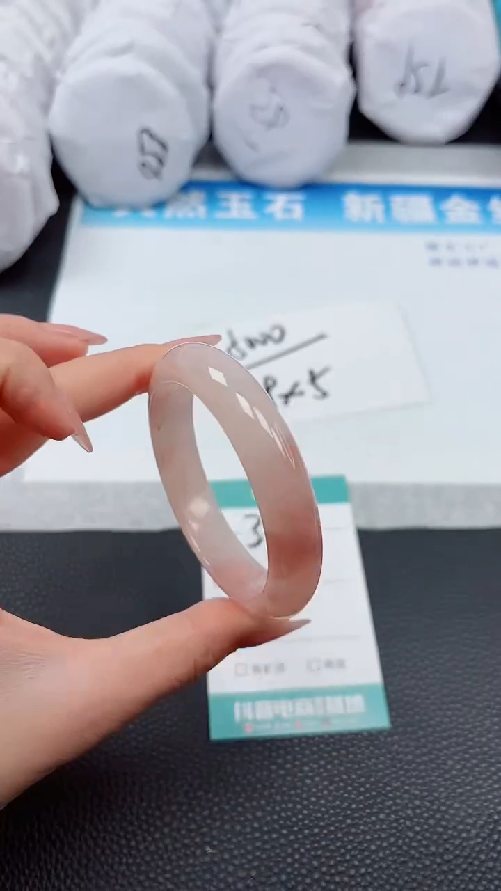 【闪购商品】石英质玉手镯未镶嵌A381