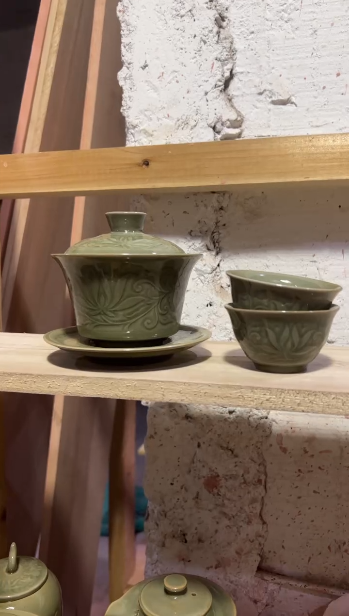 微瑕耀州窑青瓷莲纹三才盖碗+莲纹小杯2