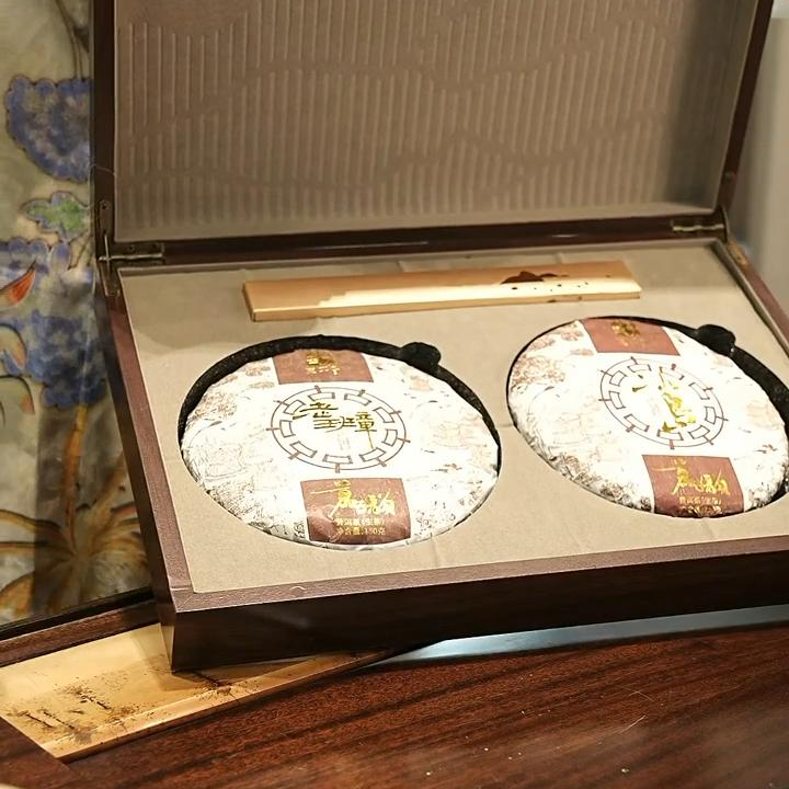 慕子-文化——《老班章老茶+冰岛老茶 普洱生茶》