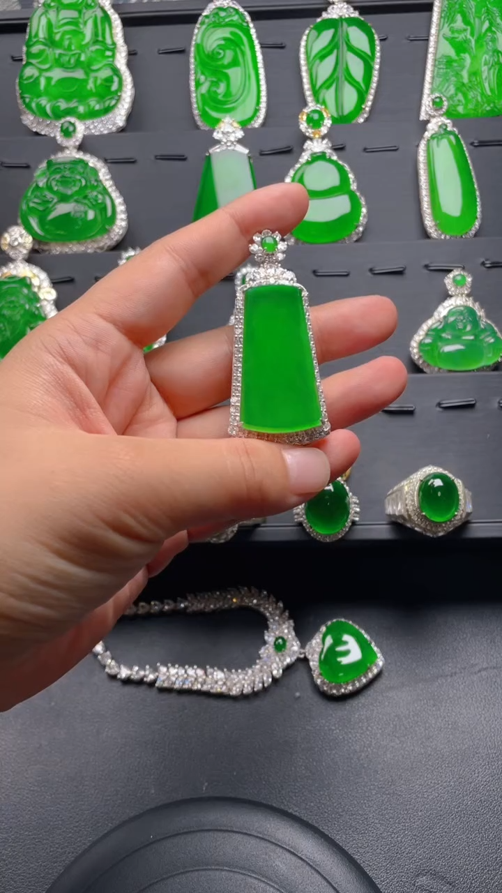 【闪购商品】翡翠吊坠(赠链)未镶嵌1613