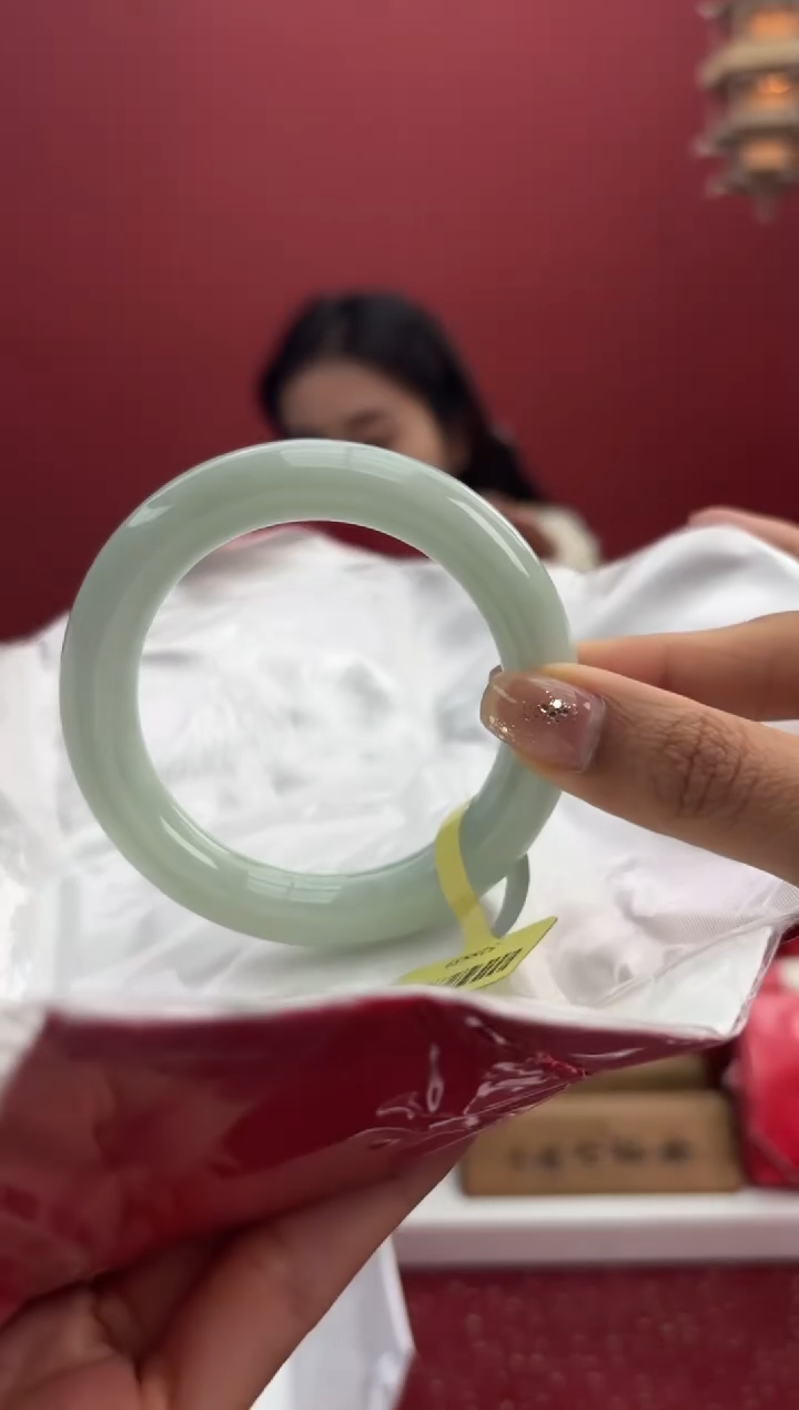 【闪购商品】翡翠手镯（圆镯）未镶嵌24手镯