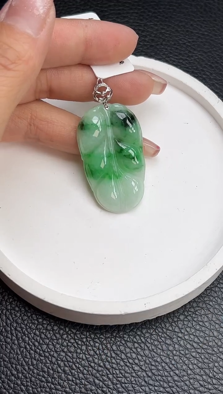 【闪购商品】翡翠颈饰18K金镶嵌YM1146-2 叶子