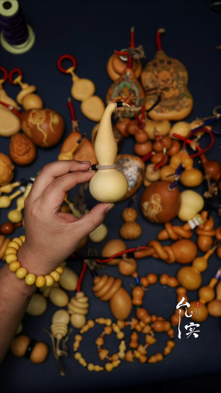 ㅤ**ㅤ文玩葫芦手把件