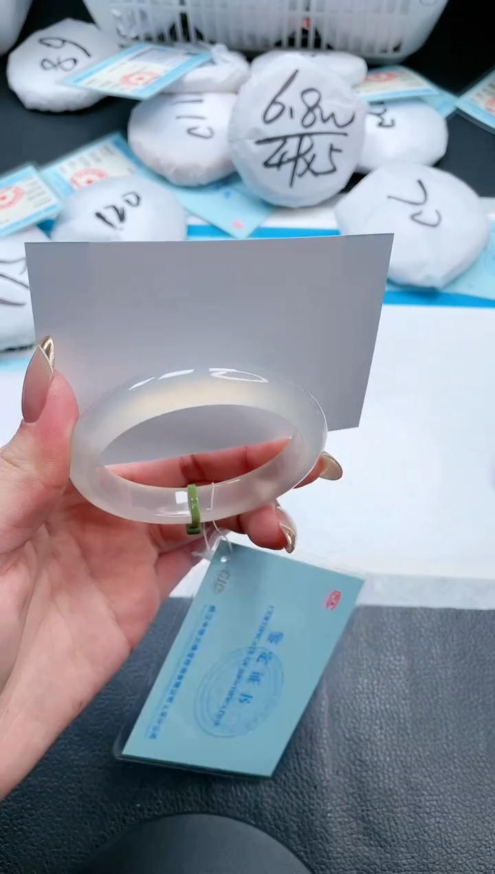 【闪购商品】石英质玉手镯未镶嵌18V226-53