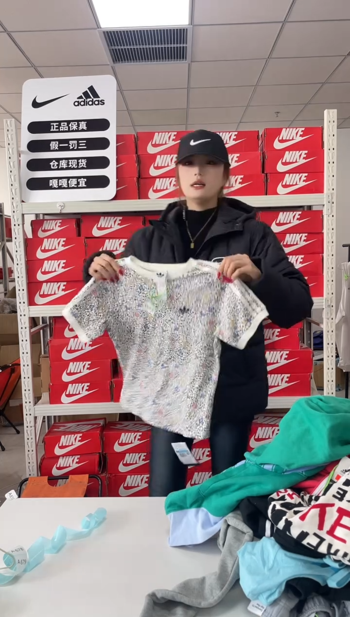 编码 691闪购尺码 s  adidas/阿迪达斯卫衣卫裤以直播间过款为主