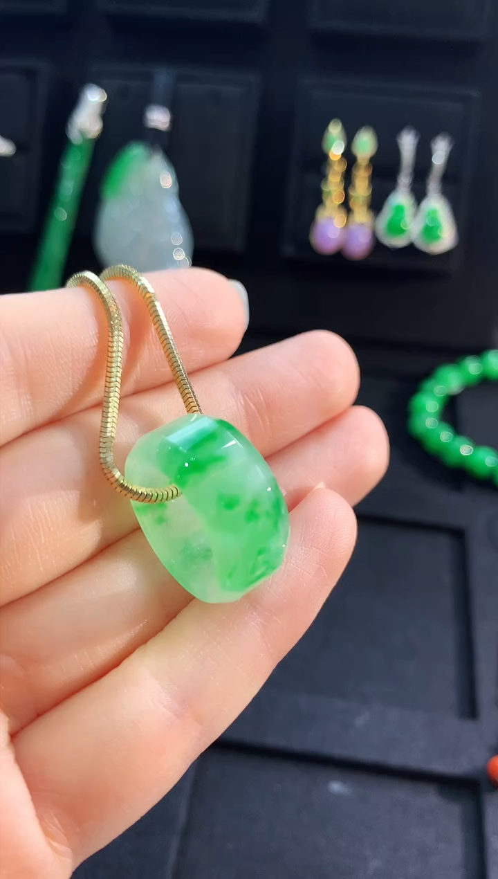 【闪购商品】翡翠吊坠(不含链)未镶嵌吊坠