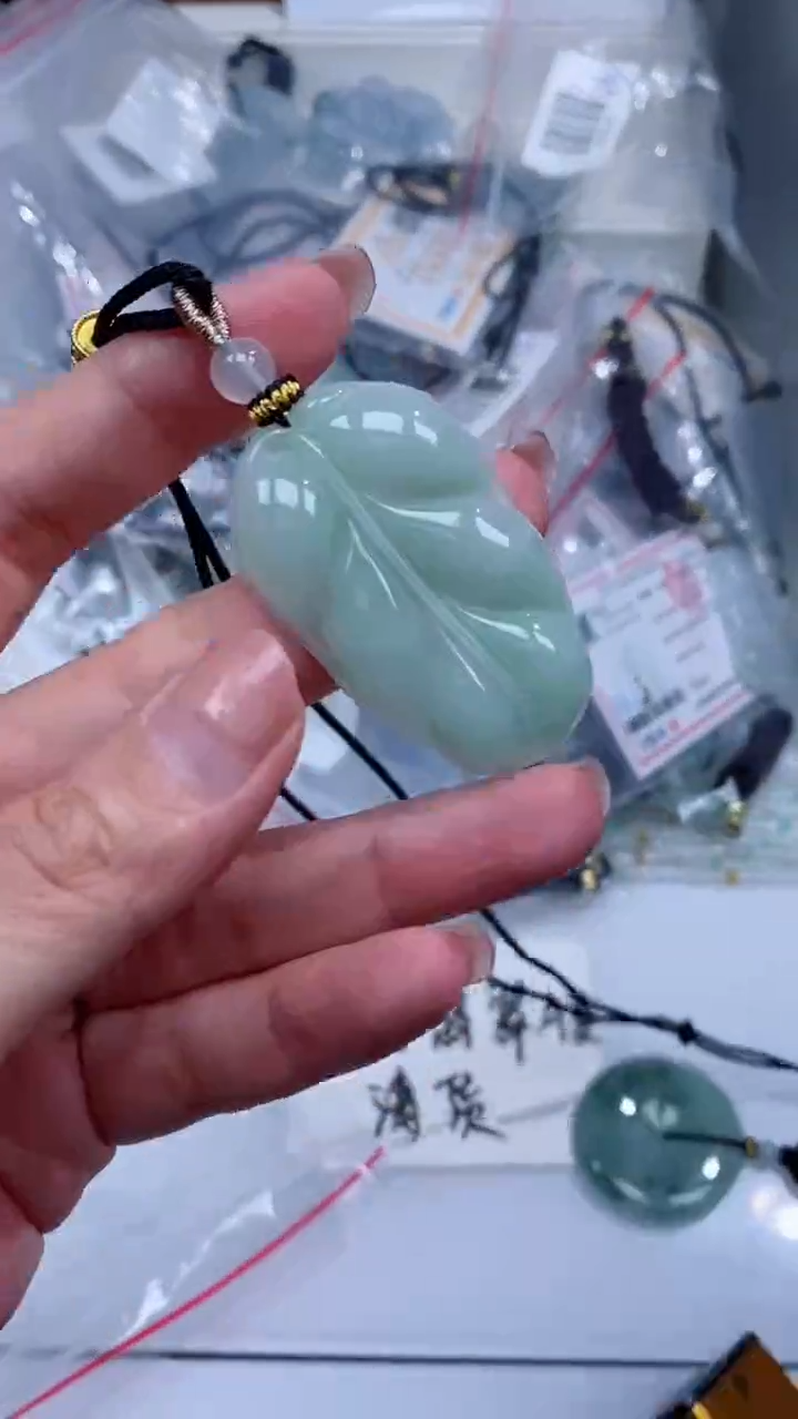颈饰未镶嵌翡翠吊坠
