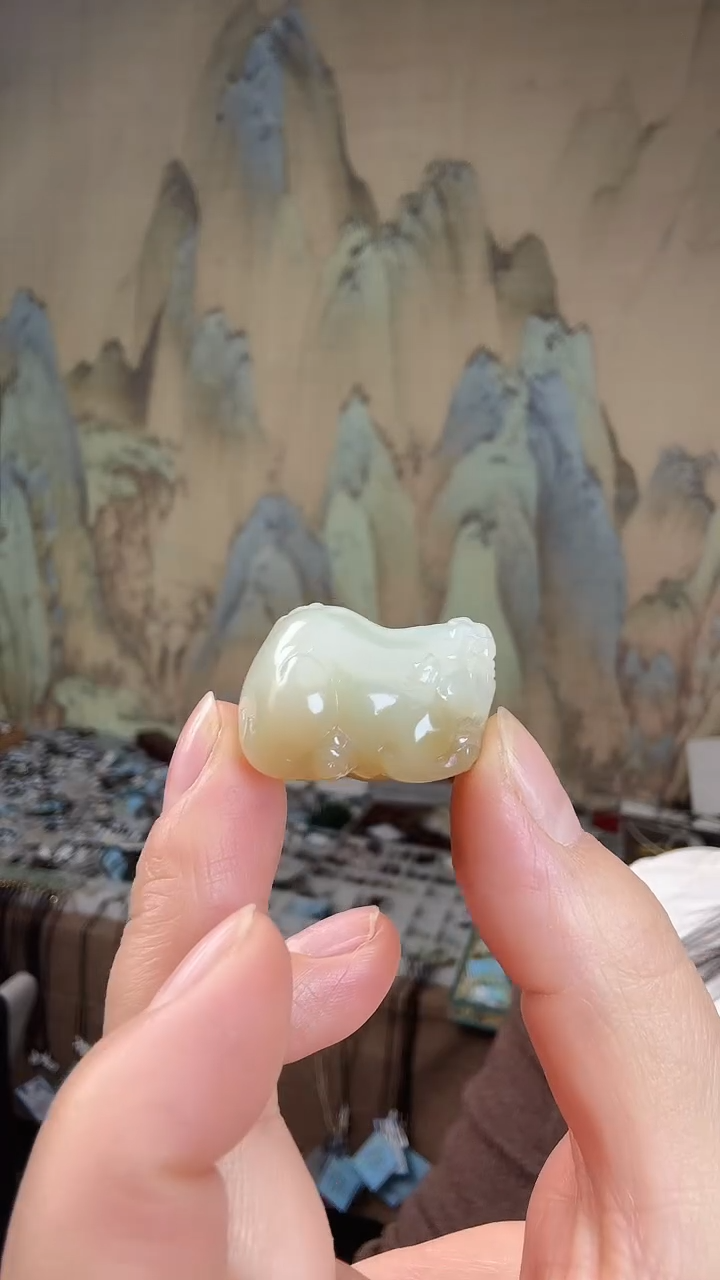 颈饰未镶嵌和田玉.