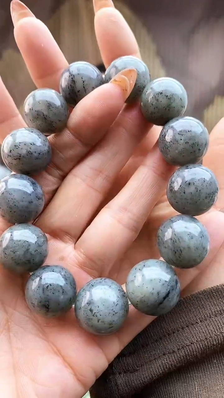 未镶嵌手串和田玉白肉点墨青花18