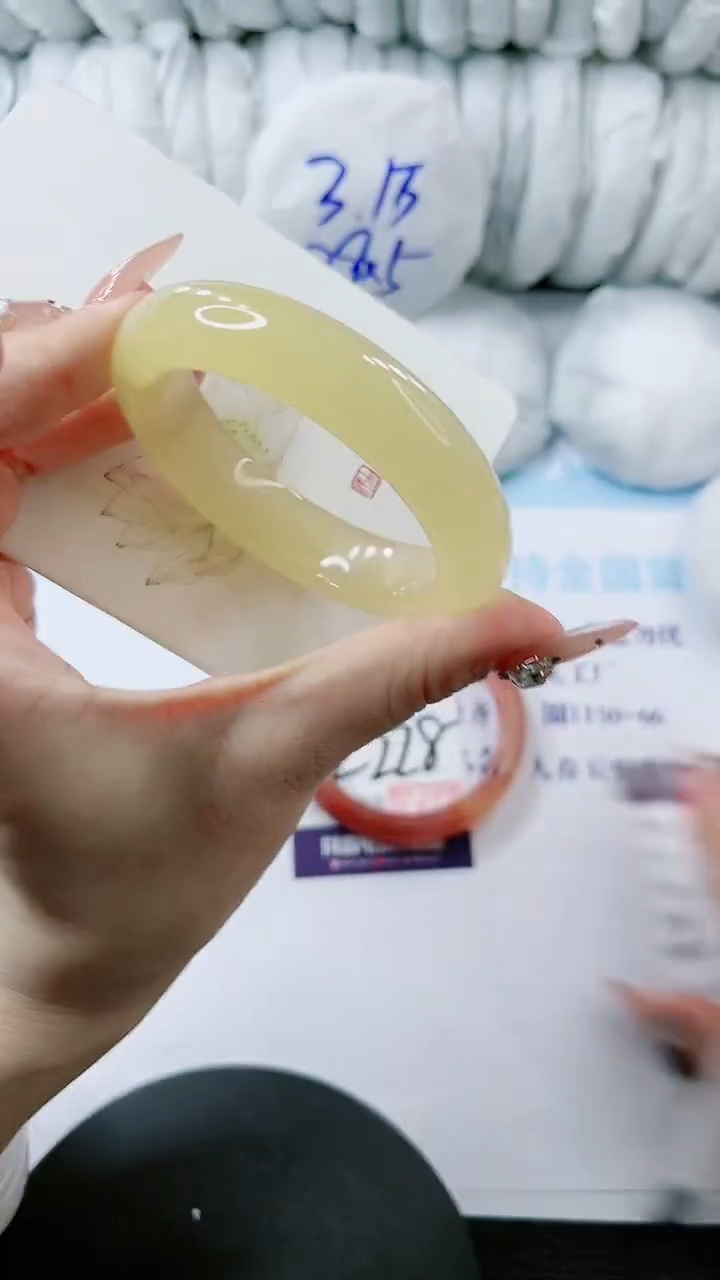 【闪购商品】石英质玉手镯未镶嵌多样性发货L229