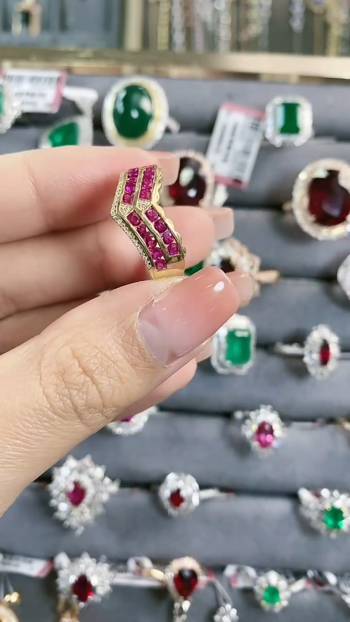 【闪购商品】红宝石戒指18K金镶嵌18K金镶嵌红宝石戒指
