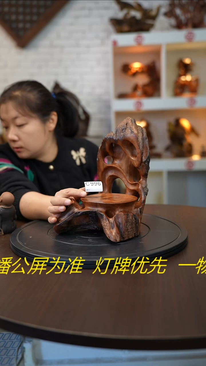 木木雕款@**民云南虎斑檀摆件