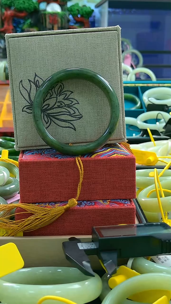 未镶嵌手镯和田玉碧玉59