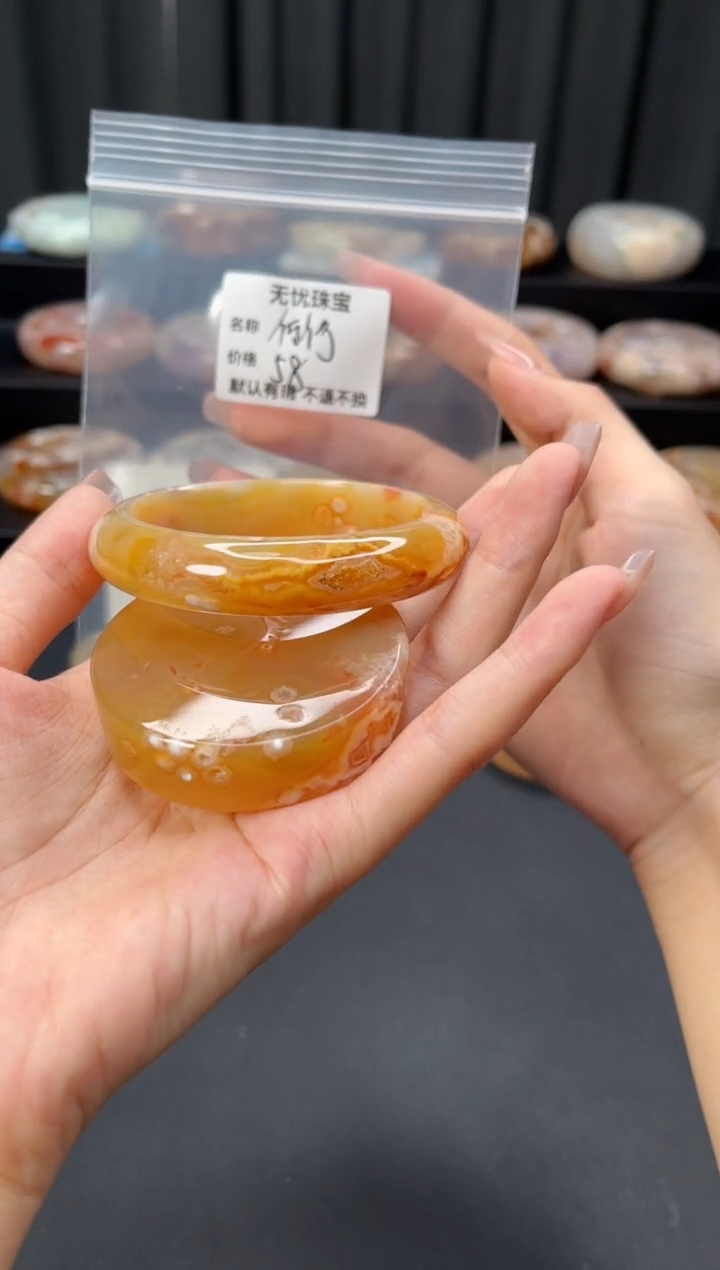 未镶嵌手镯石英质玉何*默认有瑕 不退不换
