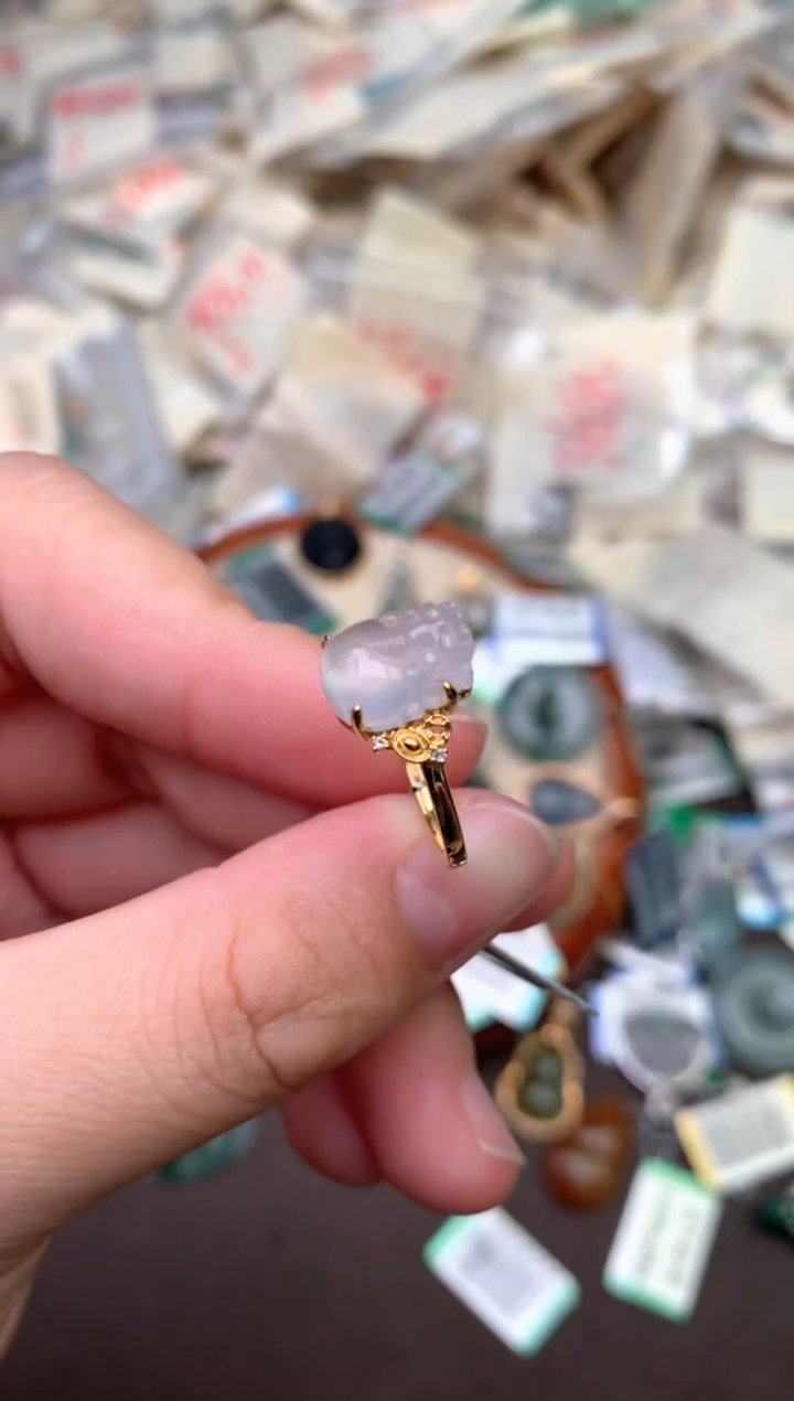 18K金镶嵌挂件翡翠   —