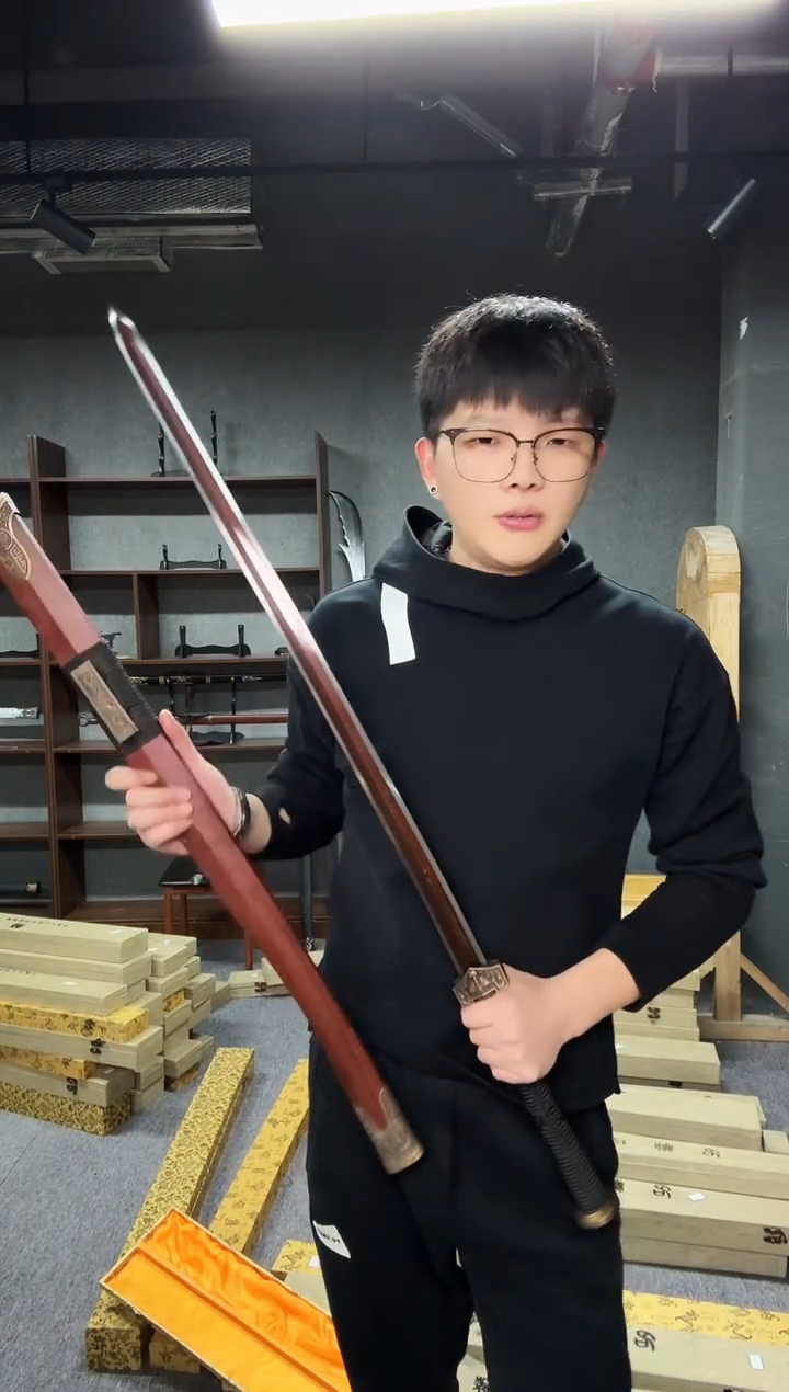 龙凤檀 兽面汉剑   