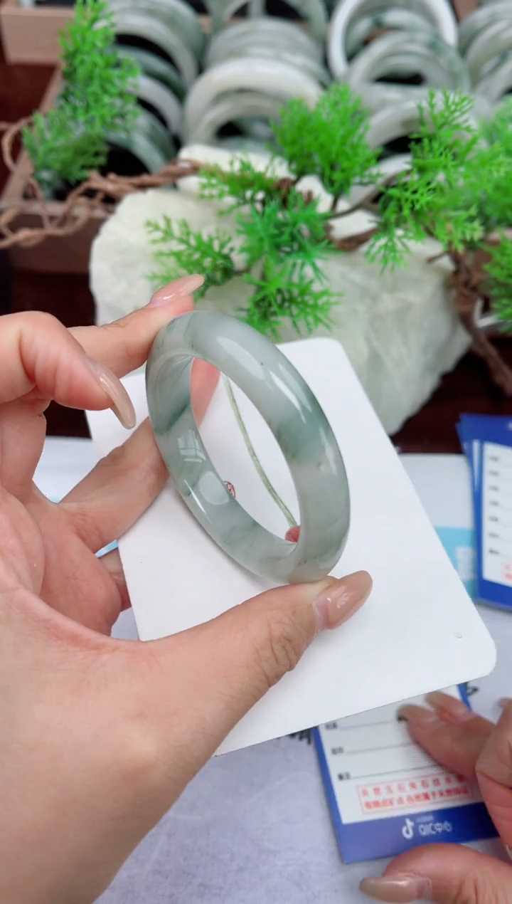 【闪购商品】石英质玉手镯未镶嵌194