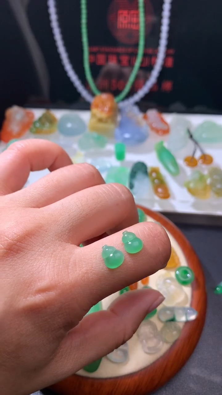 未镶嵌定制翡翠     